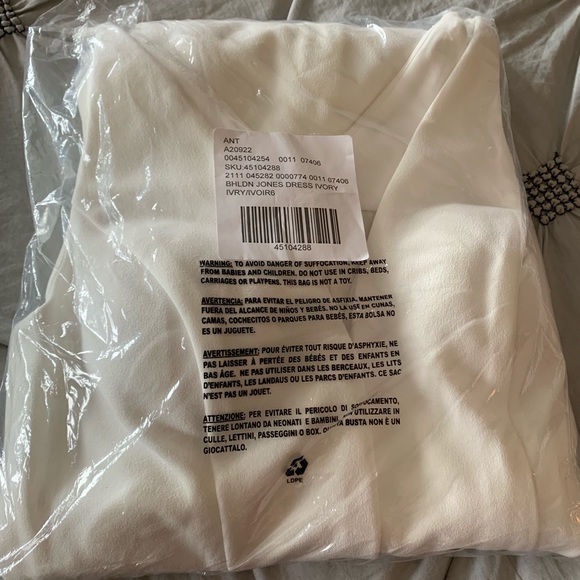 NEW DRESS - Picture 4 of 4